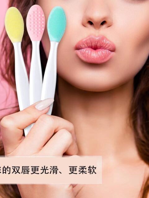Double sided lip brush