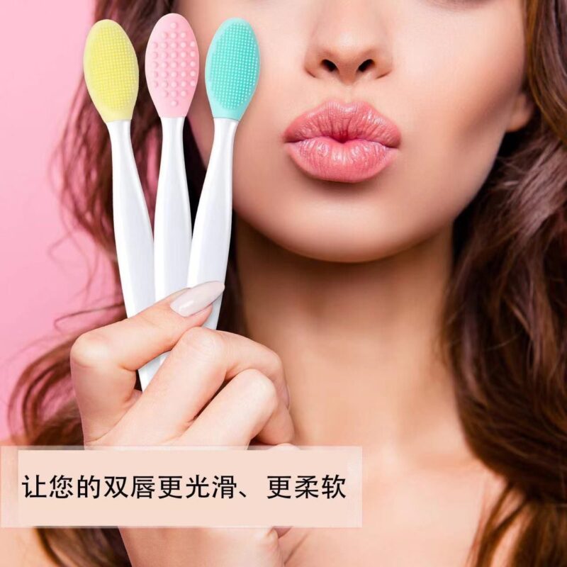 Double sided lip brush